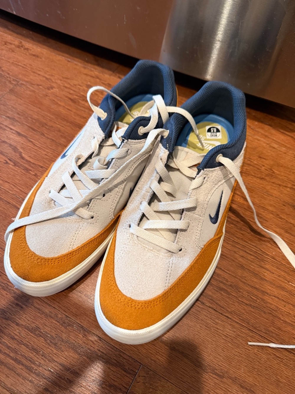 Nike Men’s Low-Top Sneakers in Beige, Orange & Navy
